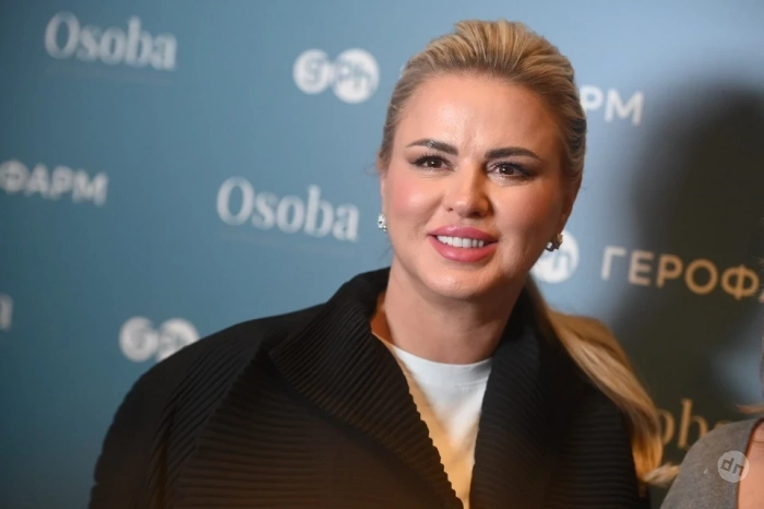 «Максимум - что-то приятное моему мужчине»: Анна Семенович рассказала, что устала от розыгрышей и не шутит над близкими