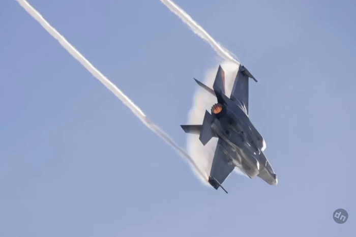 Американский пилот F-35B, чей истребитель летал без него после катапультирования, рассказал свою версию случившегося