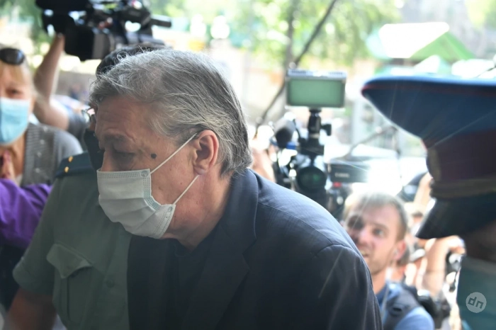 «Может потерять сознание в любой момент»: адвокат Михаила Ефремова рассказал о состоянии актера