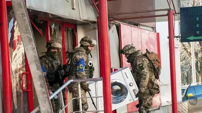 «Туры на грабёж»: В Сумах украинские военные продавали местным жителям разрешения на разграбление Курской области