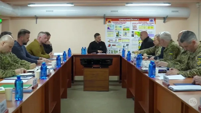 Продление Зеленским военного положения означает, что он не намерен расставаться с властью