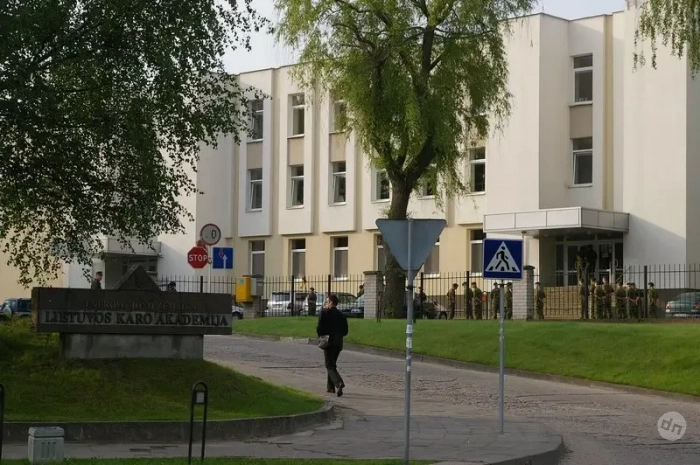 «Русским, белорусам и китайцам вход воспрещён»: Литва запретила обучение в военной академии гражданам с двойным гражданством