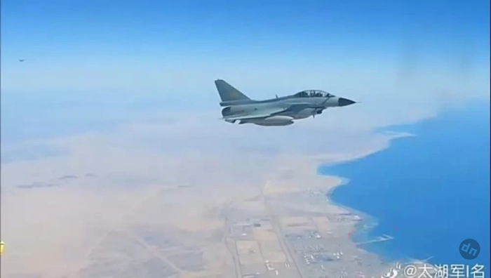 В сети появился кадр с китайским истребителем J-10 над американской военной базой в Саудовской Аравии