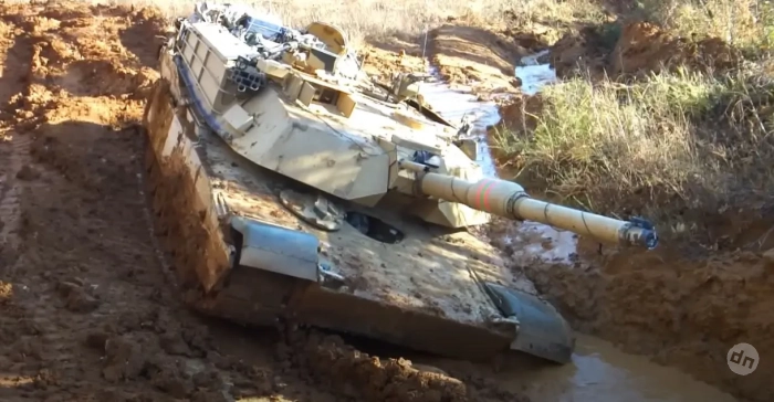 «Ахиллесова пята американского танка»: в испанской прессе назвали Abrams неподходящим для болотистой местности