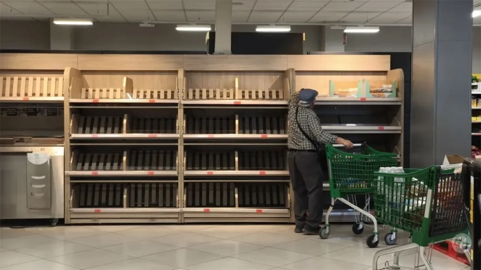 Полки магазинов как при позднем СССР: из-за отключения электричества Испания столкнулась с небывалыми в новейшей истории проблемами