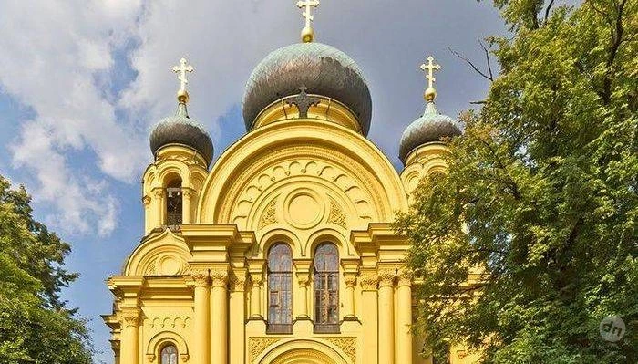 Священник предупреждает: три вещи, которые нельзя уносить из храма