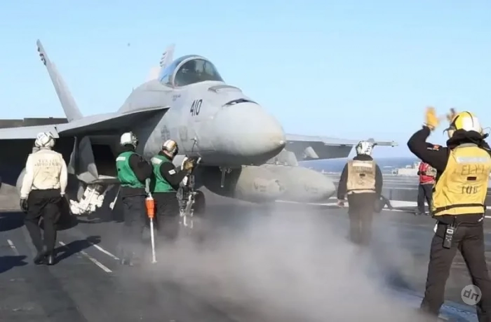 «Второй за последние дни»: Американский авианосец USS Harry S. Truman (CVN-75) потерял ещё один истребитель в Красном море
