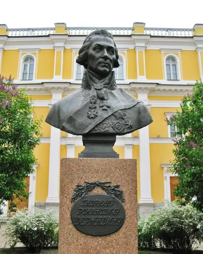 Гавриилу Романовичу Державину мы благодарны не только за Пушкина