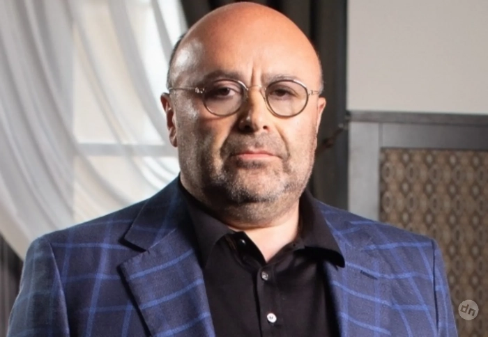 "10 тысяч долларов за свидание". Михаил Хубутия прокомментировал обвинения в нападении на бывшую девушку Юлию Ван