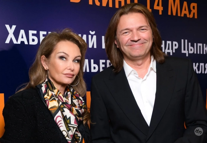 Александр Петров, Константин Хабенский, Светлана Бондарчук, Дмитрий Маликов и Виктория Шелягова на премьере киноспектакля "Жил. Был. Дом."