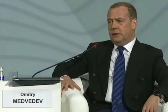 «Вариант с капитуляцией нравится больше»: Медведев заявил, что Украина всё ещё имеет шанс сохранить государственность