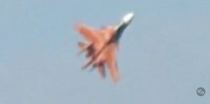 «Российский самолёт с загадочной окраской»: Су-34 запечатлён в необычном «камуфляже»