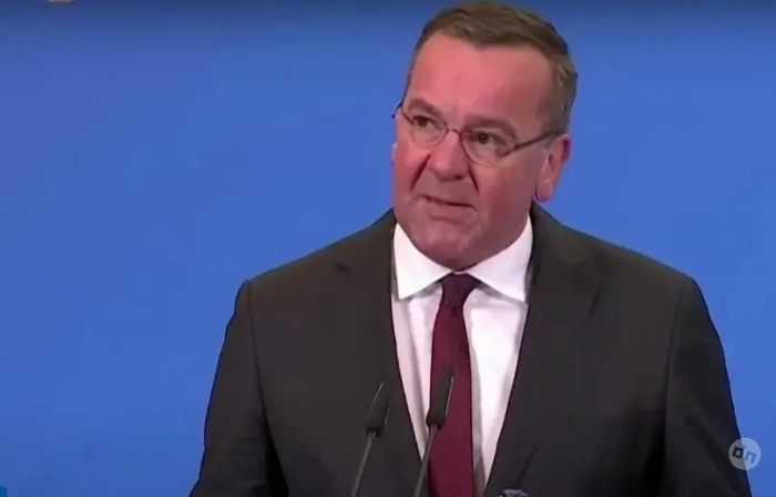 Глава Минобороны ФРГ надеется, что Трамп осознает допущенную им ошибку в разговоре с Путиным