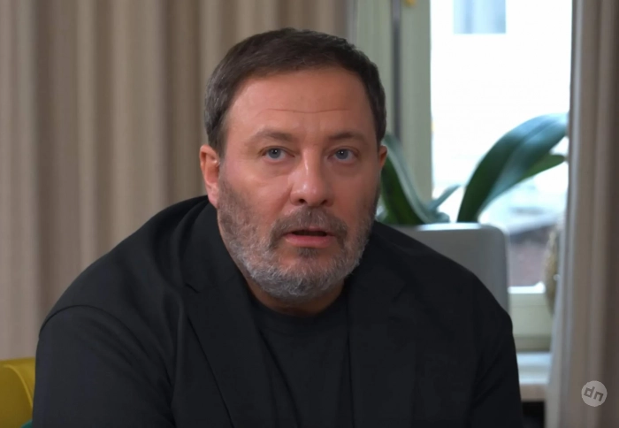 "Патрики — гимн праздности и псевдохайпу". Сергей Минаев высказался об изменениях в российском обществе и избиении Юлии Ван