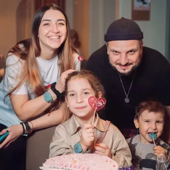 Жена попавшего в психбольницу комика Дмитрия Позова объявила о разводе с ним