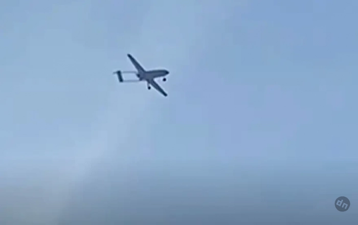 Обломки упали на проезжую часть: над Крымским мостом сегодня утром был сбит украинский дрон
