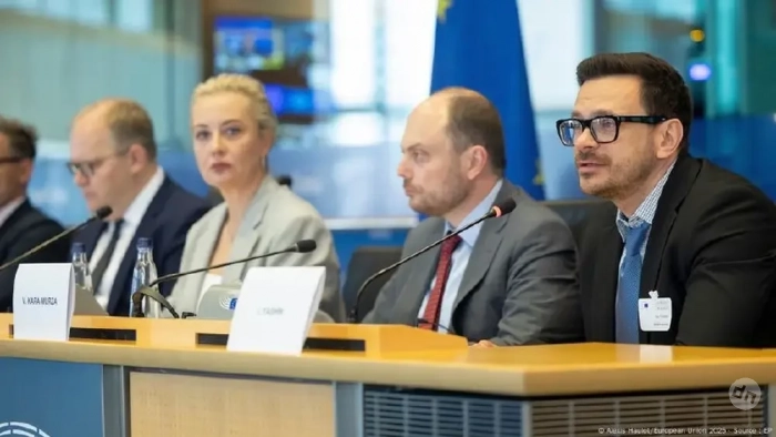 «Спасите Украину»: в Европарламенте выступили так называемые «лидеры российской оппозиции» - национал-предатели