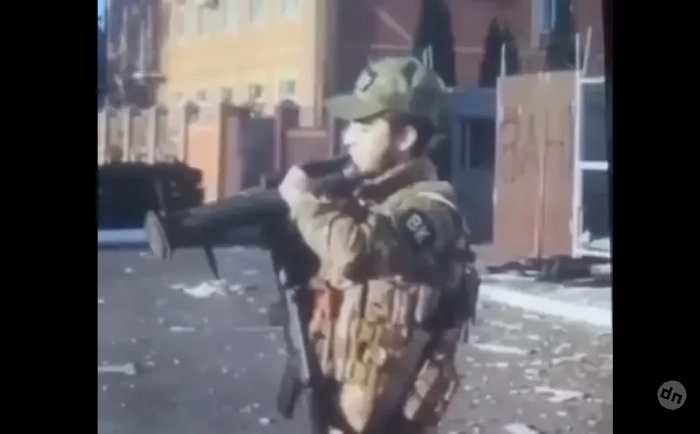 Генерал Алаудинов опроверг причастность к «Ахмату» военнослужащего, стрелявшего из гранатомёта в освобождённой Судже