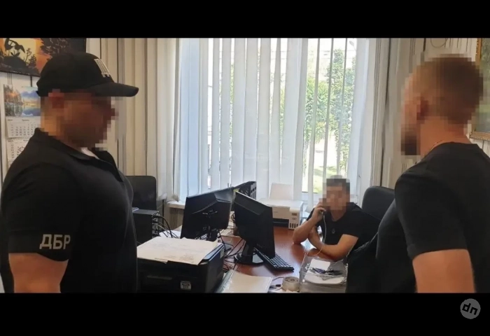 Коррупция продолжает процветать: в Днепропетровске за деньги удаляли информацию о розыске уклонистов