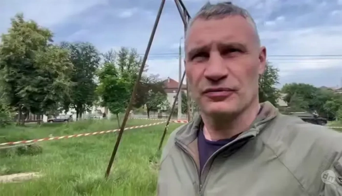 «Сегодня была ночь открытых дверей для дронов и ракет»: киевляне комментируют «работу» ПВО ВСУ