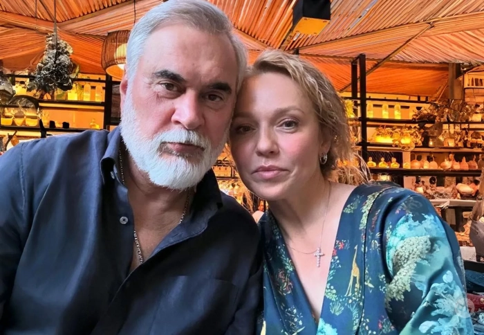 "Ты ещё совсем не дедушка". Альбина Джанабаева поздравила Валерия Меладзе с 60-летием "мемным" клипом с их детьми