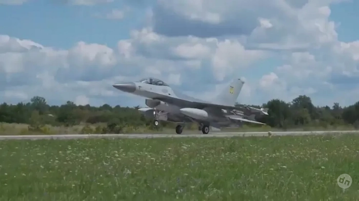 Истребитель F-16, который был сбит над Черниговской областью, мог взлетать с аэродрома в Староконстантинове, чтобы не попасть там под ракетный удар