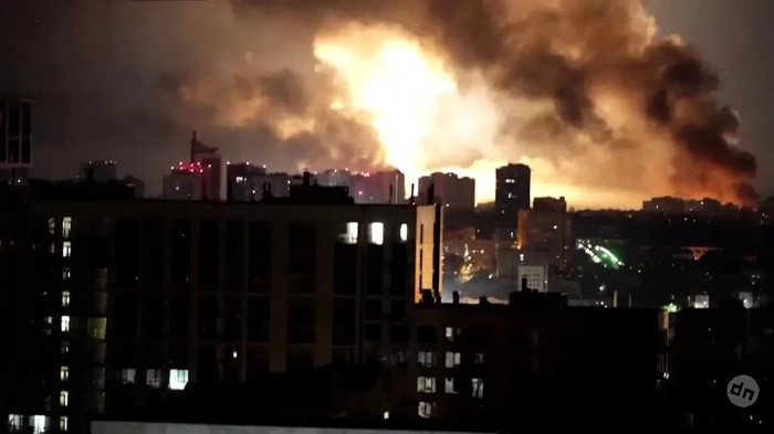 Сарказм киевских блогеров: Настоящее ноу-хау - новые асфальт, плитка и парковочные столбики создали мощный антидроновый заслон