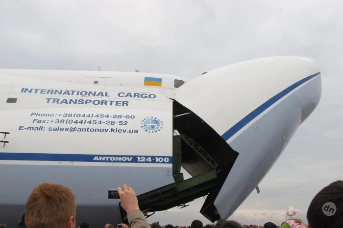 Несмотря на запрет полётов, в небе над Киевом заметили гражданский самолёт