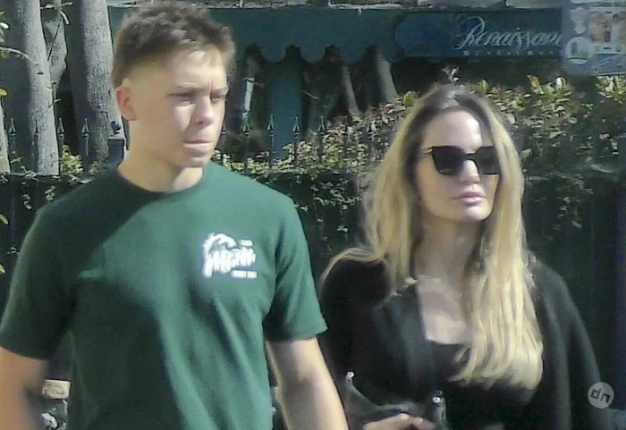 Анджелину Джоли засняли в Лос-Анджелесе вместе с 17-летним сыном Ноксом в день его рождения