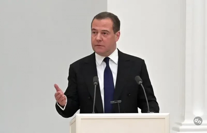 «Театральный ультиматум»: Медведев прокомментировал угрозы Трампа ввести пошлины против России