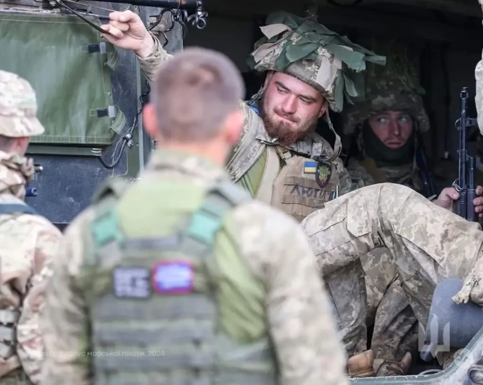 Противник с необъяснимым упорством бросает резервы южнее Клебан-Быкского водохранилища, где ВСУ находятся в полуокружении