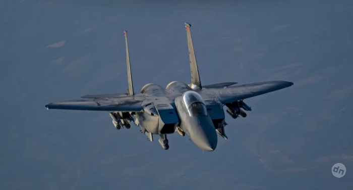 «Износ носит косметический характер»: американские истребители F-15E замечены со следами ржавчины