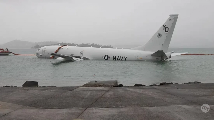 ВМС США показали разрушение противолодочного самолёта P-8A Poseidon