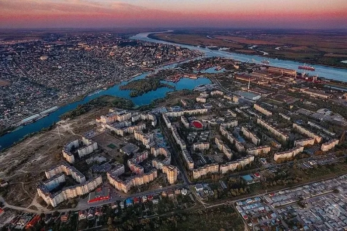 С отрезанного от Херсона разбомбленным мостом Карантинного острова объявлена эвакуация