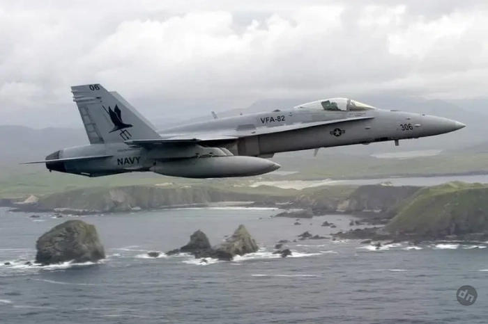 Шестой за последние 10 месяцев: Истребитель ВМС США F/A-18 Super Hornet упал у побережья Вирджинии