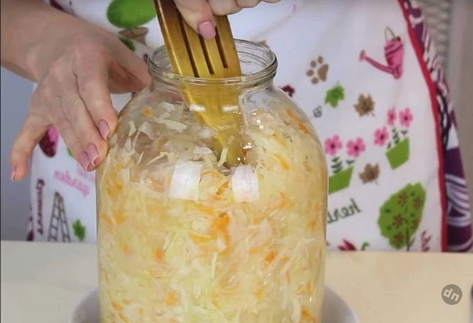 Как сделать хрустящую квашеную капусту на зиму: лучший рецепт с точными пропорциями и советами