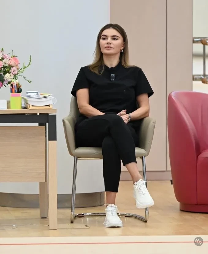 "Наш вид спорта потихонечку умирает". Алина Кабаева появилась на публике и высказалась о художественной гимнастике