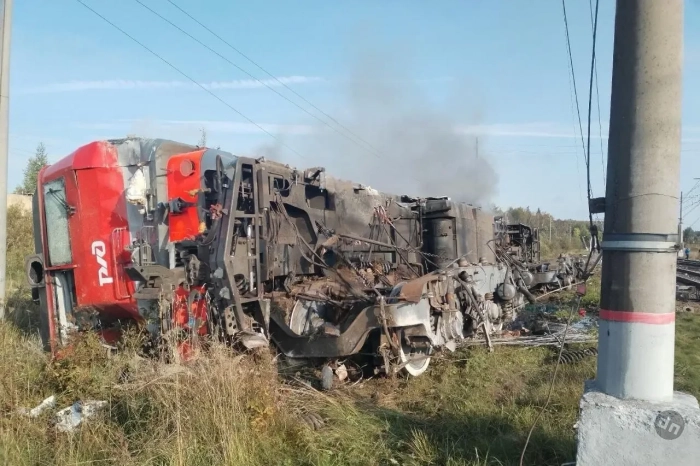 Две аварии со сходом поездов с рельсов в Ленинградской области за одно утро