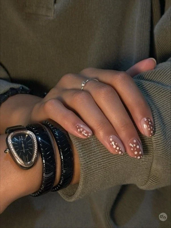 Самый модный дизайн зимнего маникюра