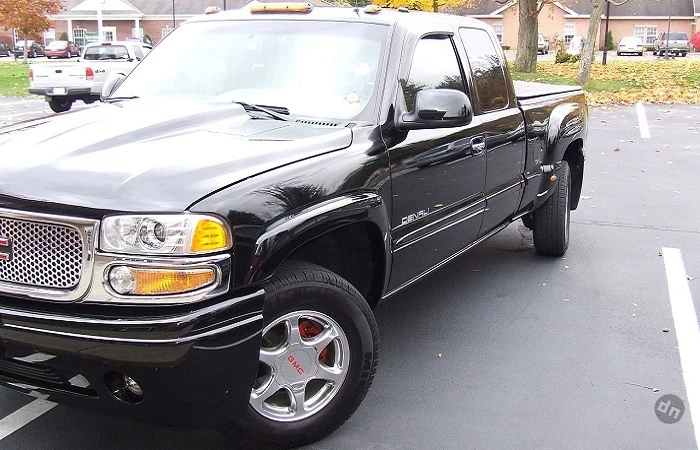 10 автомобилей, колеса которых крутятся в разные стороны: маневрирование и повышение устойчивости