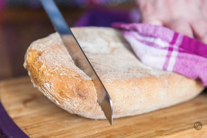 Почему в Италии нельзя класть хлеб вверх дном и еще несколько странных правил этикета со всего мира