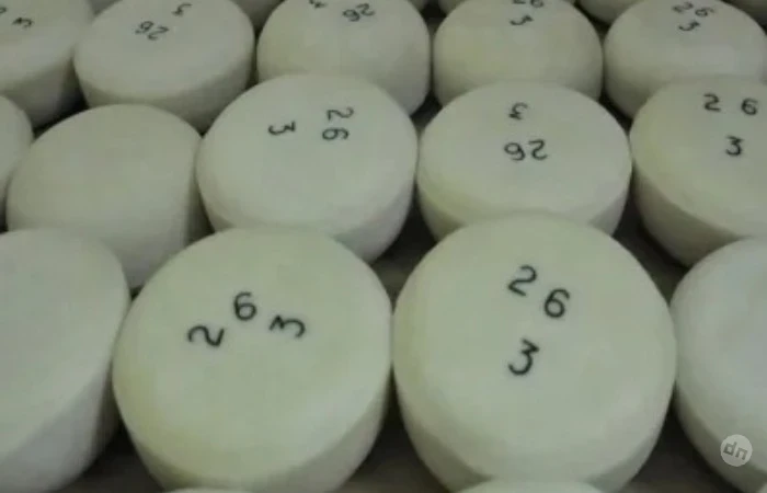 Для чего в советский сыр вкладывали синие пластмассовые цифры