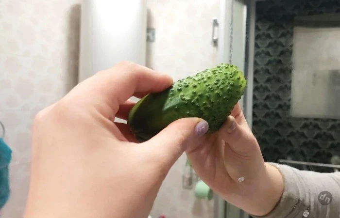 Зачем чаем мыть полы, а зеркала натирать огурцом: неожиданные бытовые хитрости