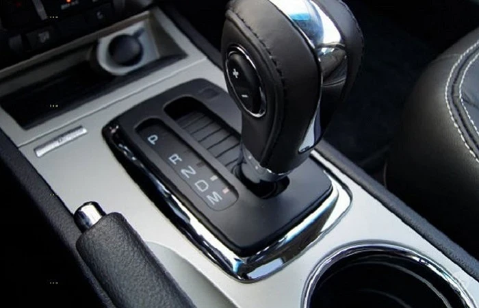 6 признаков скорой поломки АКПП: посторонние звуки и вытекание жидкости