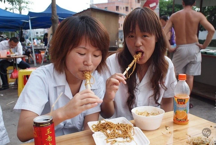 Почему японцы громко чавкают во время еды и это не считается нарушением этикета