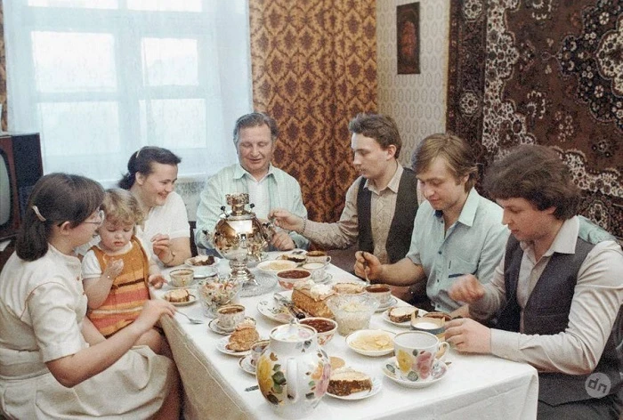 6 привычек из Советского Союза, которые приводят к перееданию и набору лишнего веса