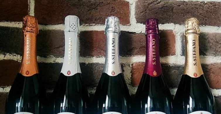 Красивые поздравления с Днем шампанского 4 августа 2024 года для поклонников игристого напитка